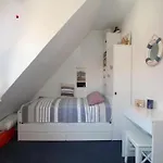 Reihenhaus, *