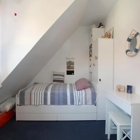 Reihenhaus, *